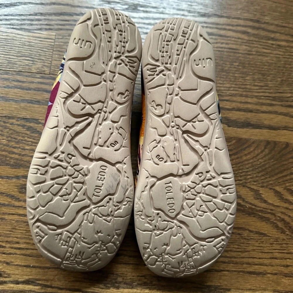 UIN Toledo Marigolds Women's Size 8 Slip on Orange Art Travel Comfort Loafers